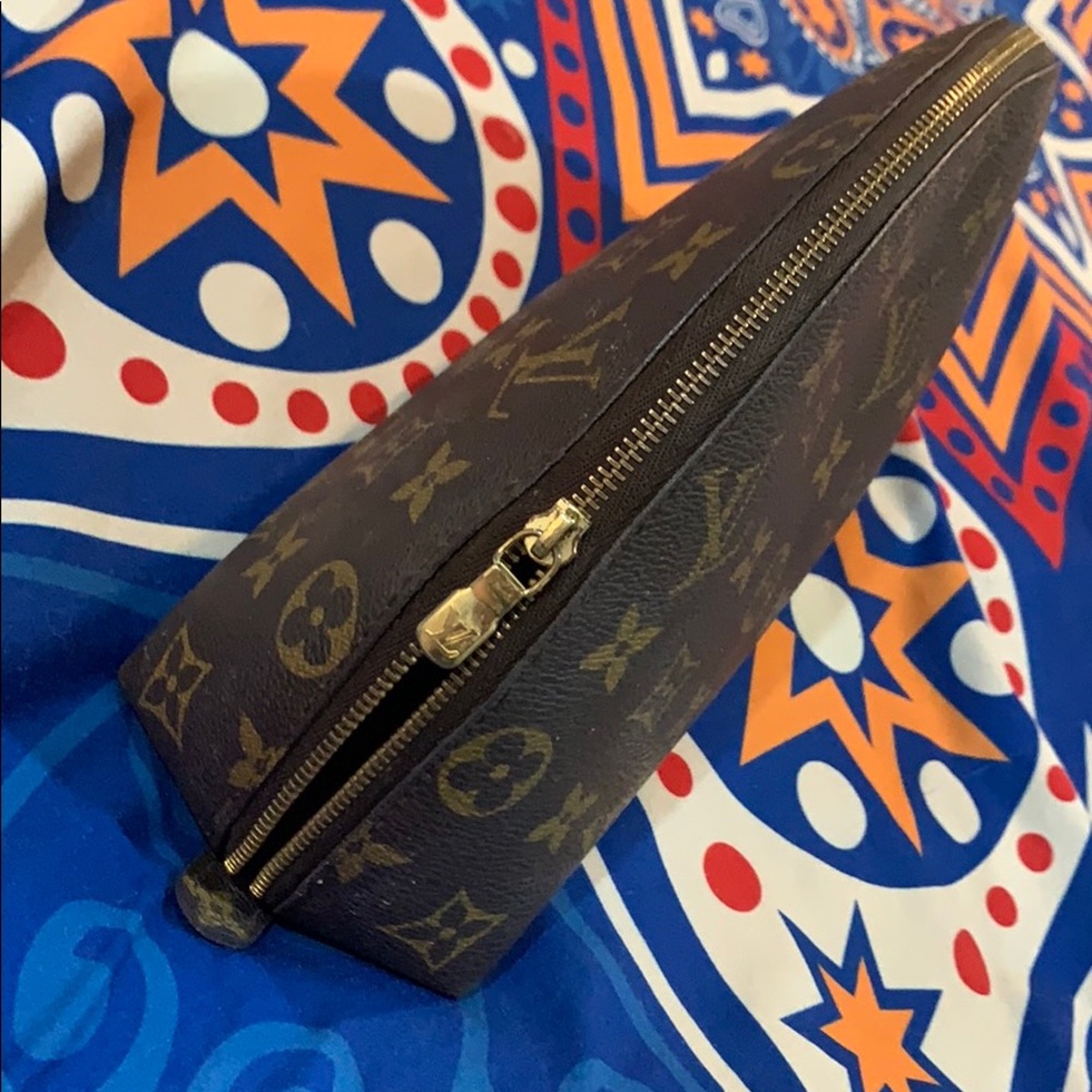 Louis Vuitton cosmetic toiletry pouch GM - Picture 2 of 8